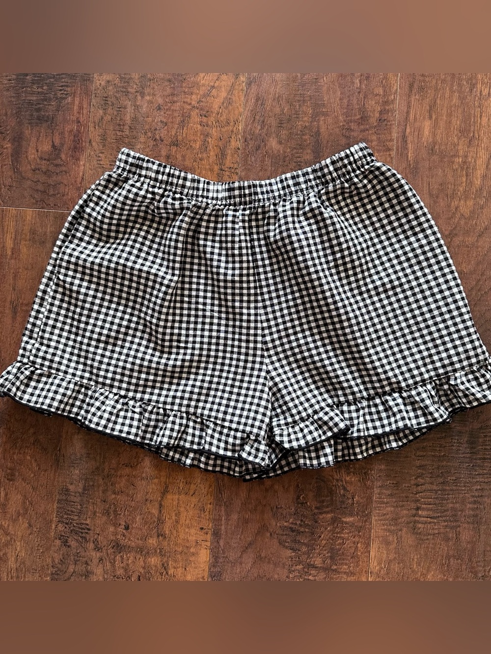 Ruffle gingham shorts medium